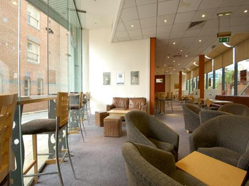 Travelodge Leeds Central ภายนอก รูปภาพ