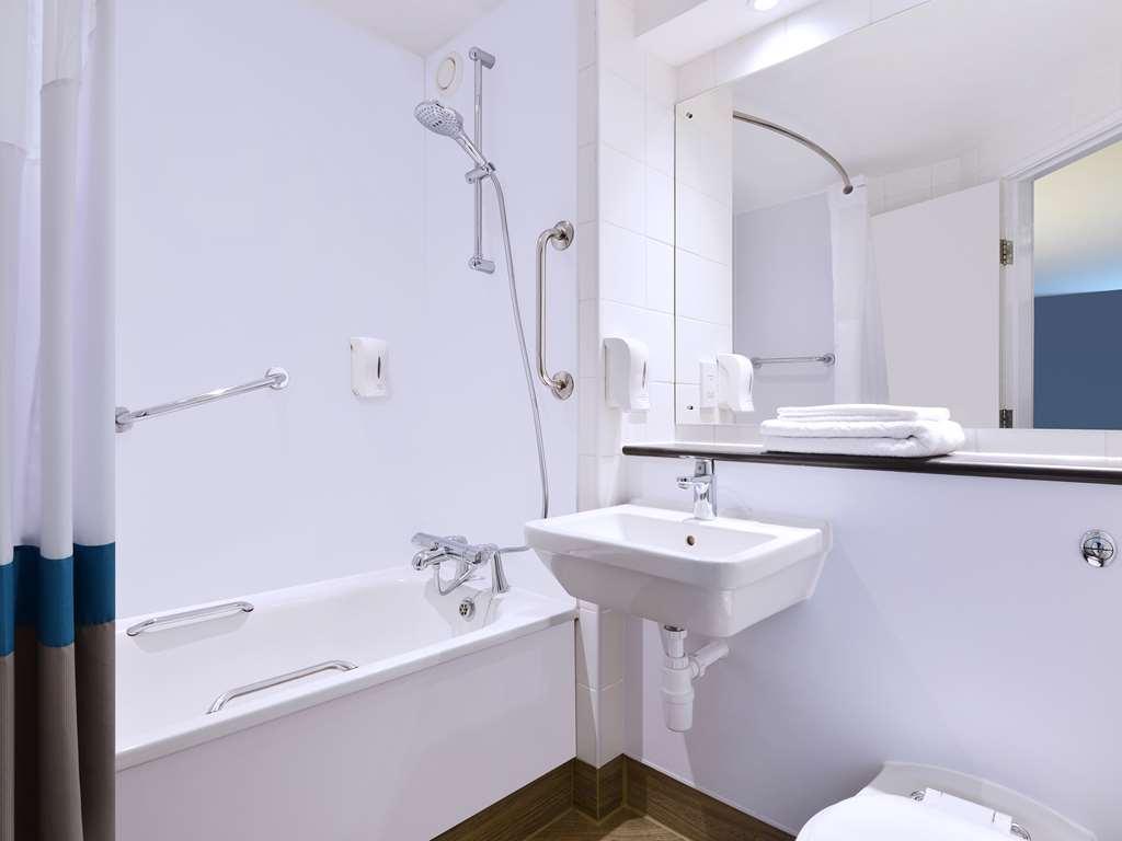 Travelodge Leeds Central ภายนอก รูปภาพ