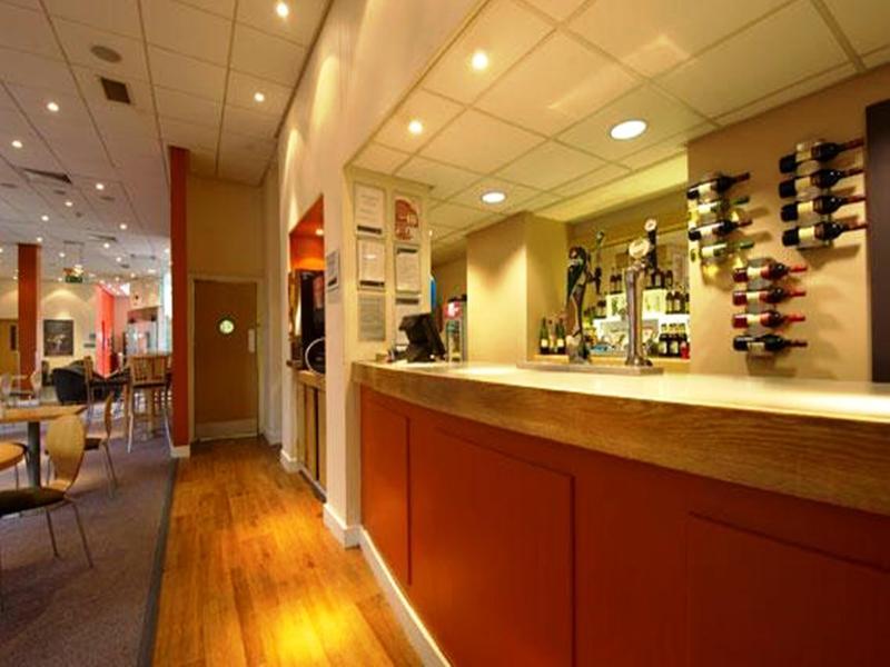 Travelodge Leeds Central ภายนอก รูปภาพ