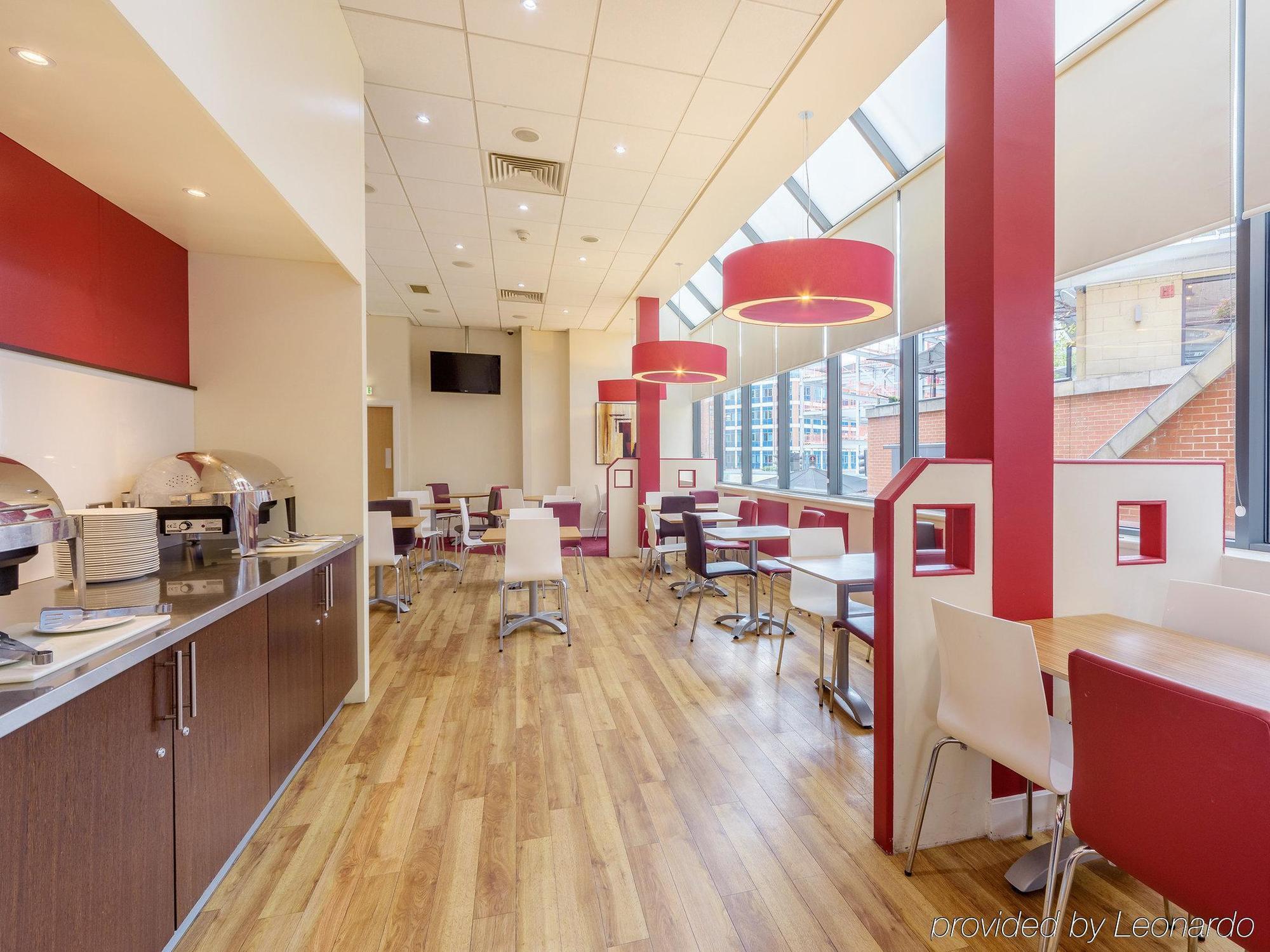 Travelodge Leeds Central ภายนอก รูปภาพ