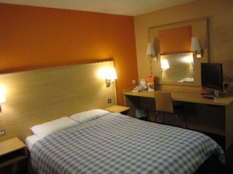 Travelodge Leeds Central ภายนอก รูปภาพ